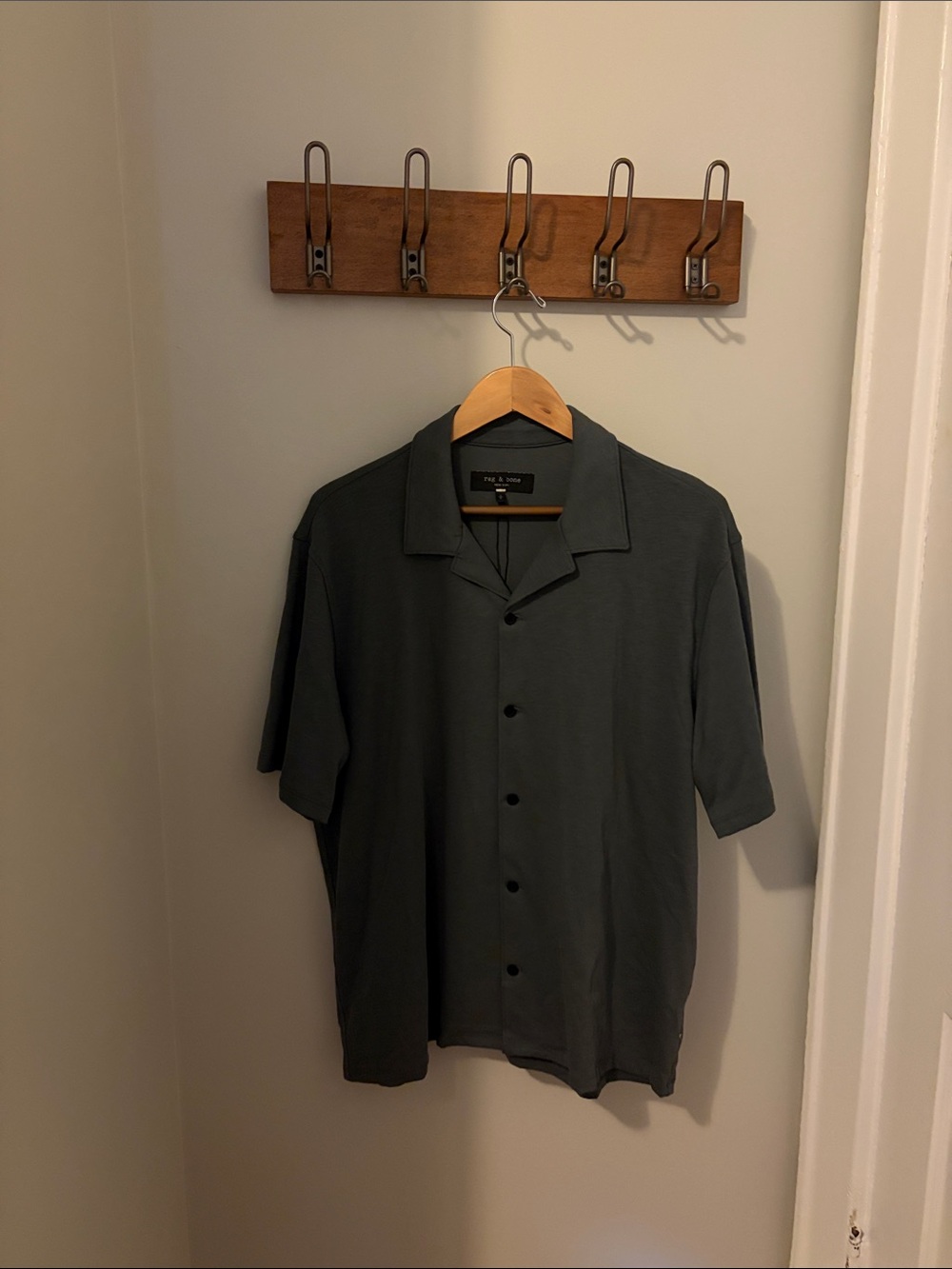NEW WITH TAGS RAG AND BONE MEN’S RELAXED FIT SHORT SLEEVE BUTTON DOWN